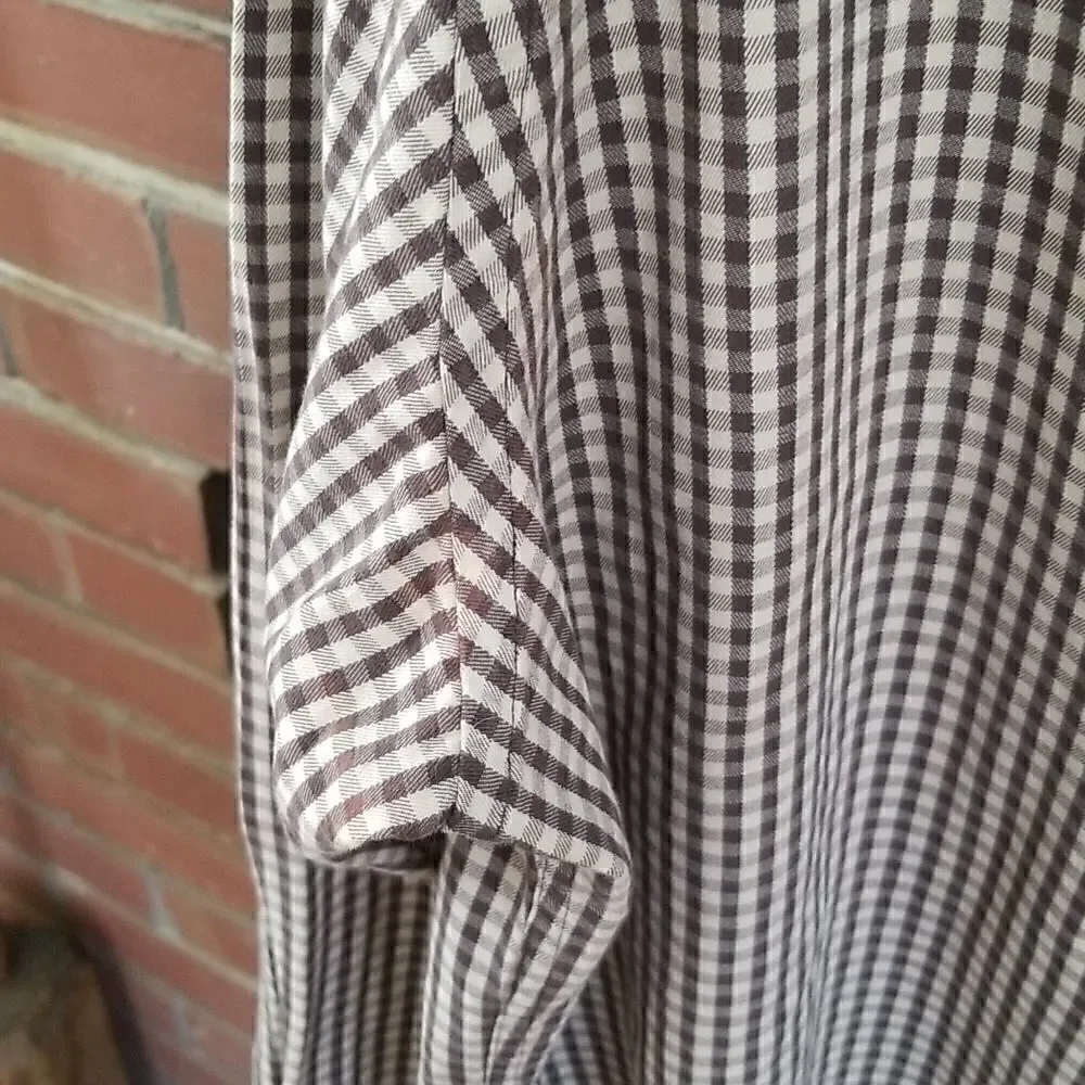 Banana Republic brown/tan shirt. Size XL. 100% cotton.